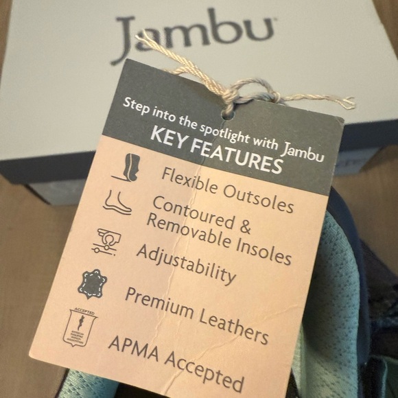 Brand new and never worn sneakers! - Picture 5 of 6